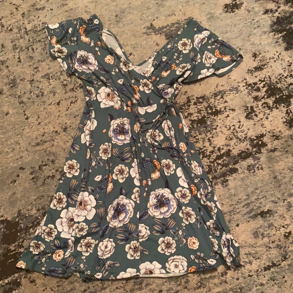 V-neck front and back knee length dress